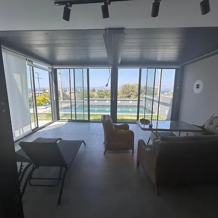 Villa Ant