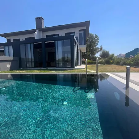 Villa Ant *